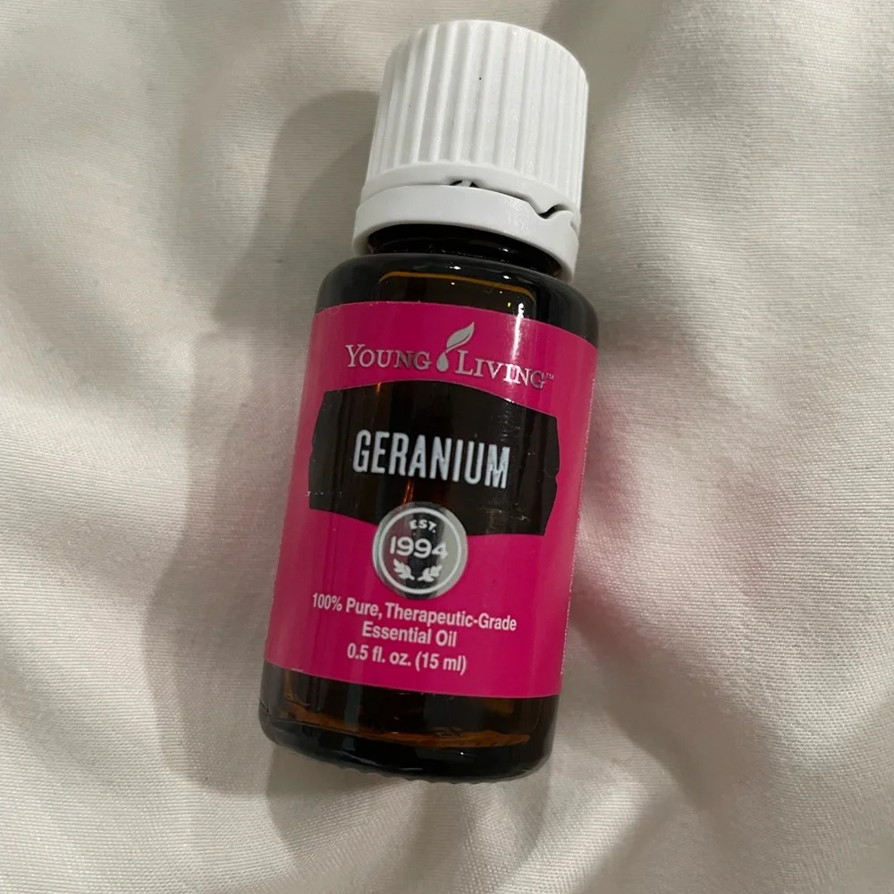 Young Living Geranium Essential Oil Bottle 15ml-Brand New-Unopened - Picture 1 of 7